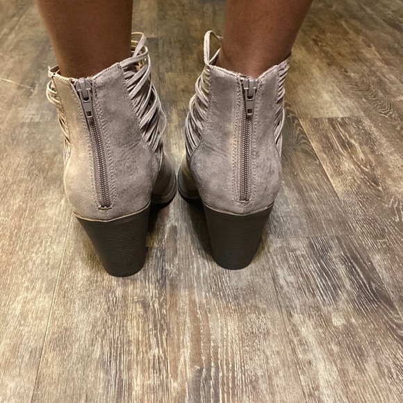 Boots - Picture 3 of 3